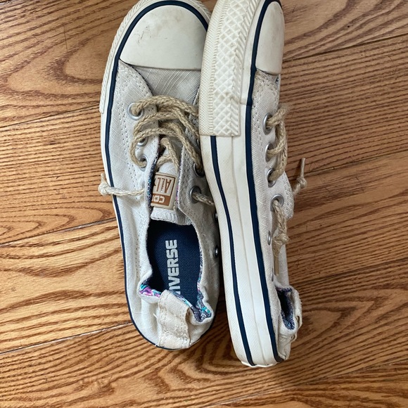 Cute converse ladies size 5 - Picture 2 of 2
